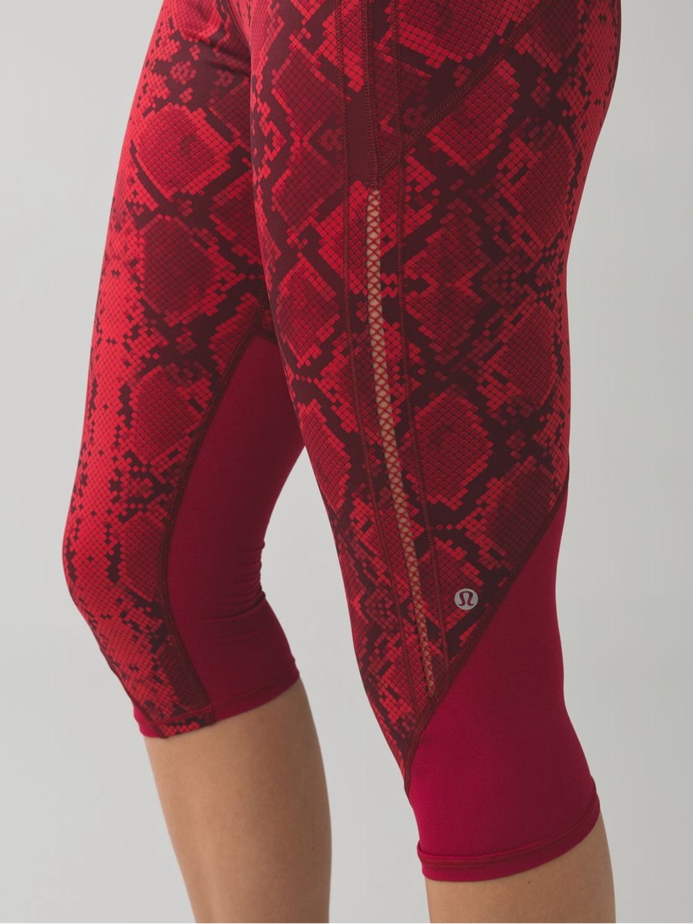 Lululemon Vent It Out Crop